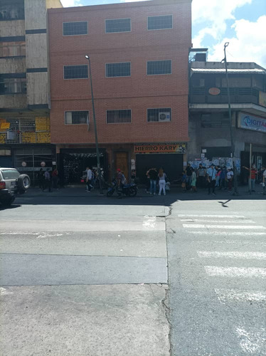 Imagen 2 de 20 de Se Vende Céntrico Edificio En La Avenida Independencia Los Teques