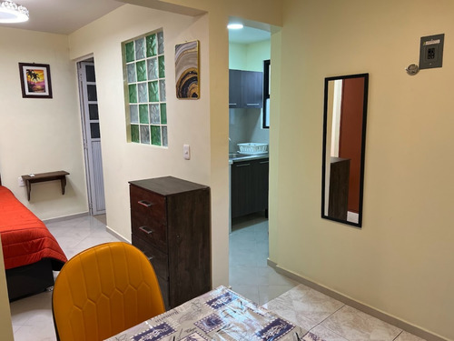 Hermoso Estudio Pequeño Completamente Amueblado.