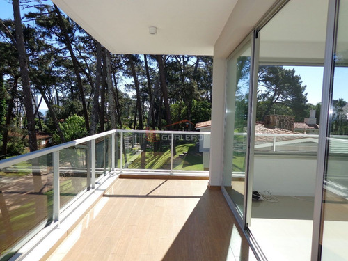Imagen 3 de 30 de Venta De Apartamento En Mansa, Punta Del Este - Sin Muebles
