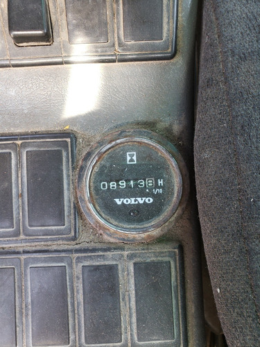 Escavadeira Volvo Ec240