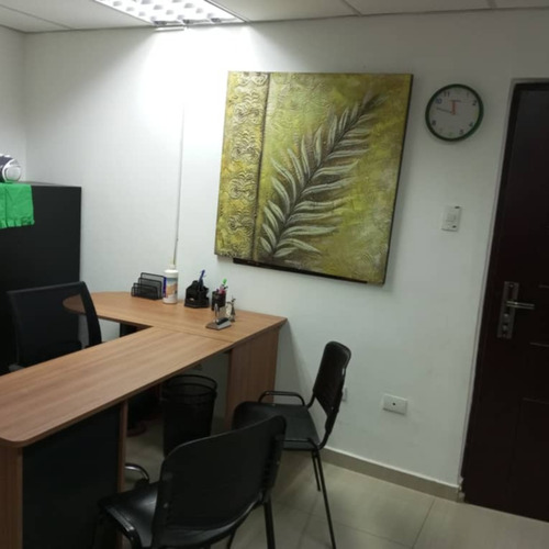 Oficina En Venta, Avenida Fuerzas Aéreas. Yb7263
