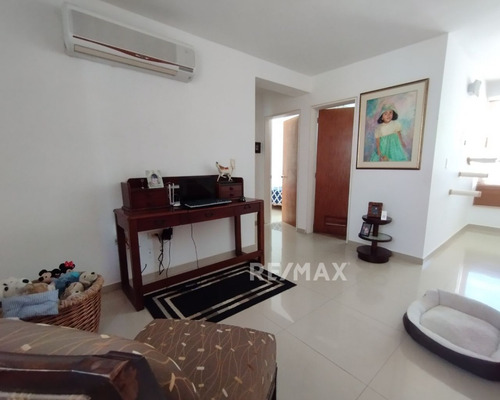Re/max 2mil Vende, Townhouse, Conjunto Residencial Vista Del Mar, Mariño, Isla De Margarita.