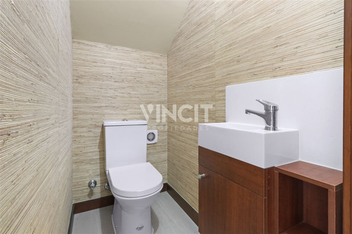 Impecable Casa En Venta De 3d 3b Serv En Cond Rukan Chicureo
