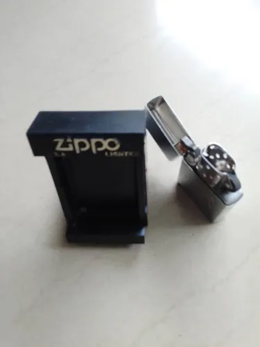 Encendedor Zippo Pequeño (Usado)