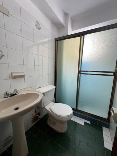 Global Se Alquila Apartamento En Prebo Res. Mallorca, Al Frente Del Shopping Center
