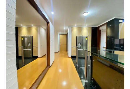 Chico Reservado, Apto Duplex Con Excelentes Acabados