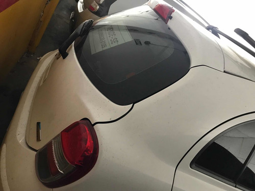 Imagem 3 de 9 de Nissan March 2014 1.6 S 5p