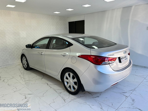 Hyundai Elantra GLS 1.8 Automático com teto solar