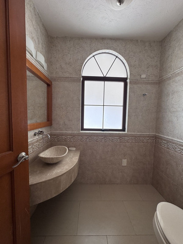 Exclusiva Residencia En Venta En La Rica Juriquilla