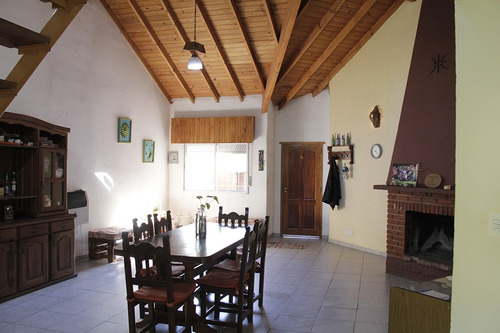 Chalet En Garin.muy Lindo.