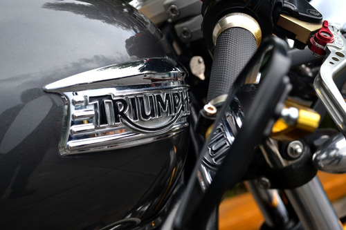 Imagen 5 de 15 de Flamante Triumph Thruxton 900 Emplacada Muy Llamativa