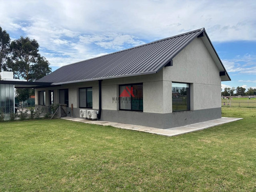 Casa En Venta En Santo Tomas, Pilar, G.b.a. Zona Norte