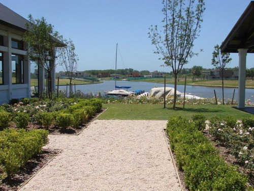 Lencke Vende - Muy Buen Lote En Albanueva Con Fondo Orientado Al Norte