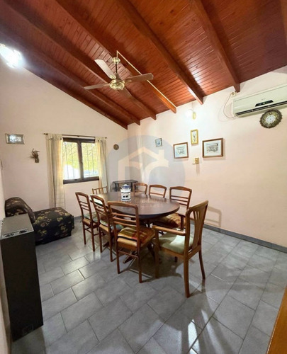 Casa De 2 Dormitorios En Calle Vistalli Y Pasaje N°3, Tandil