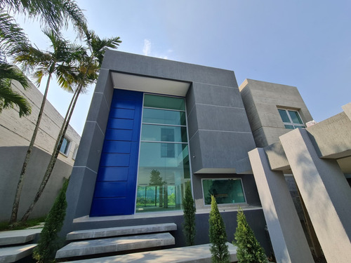 En Venta Casa A Estrenar En Altos De Guataparo Valencia Estado Carabobo Venezuela / Emer.