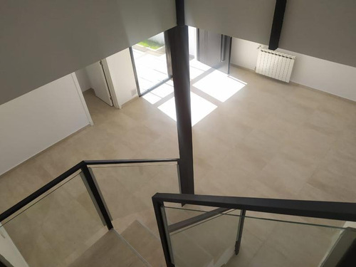 Imagen 11 de 23 de Dúplex De 3 Dormitorios En Venta En La Calandria