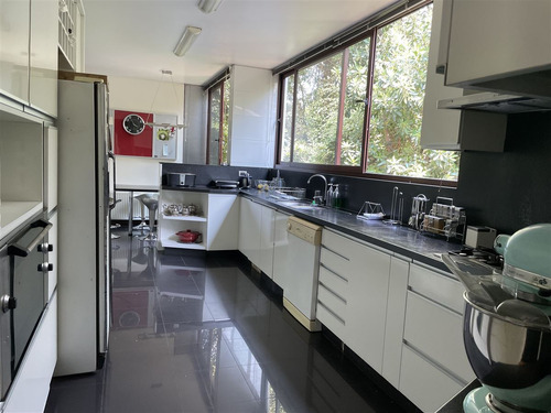 Casa En Venta De 5 Dorm. En Lo Barnechea