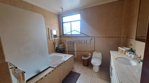 Casa En Venta De 4 Dorm. En Ñuñoa
