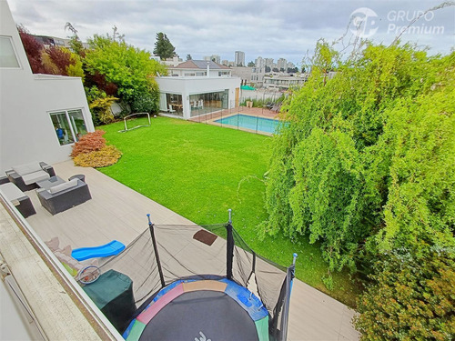 Casa En Venta Av. Bosques De Montemar En Concón