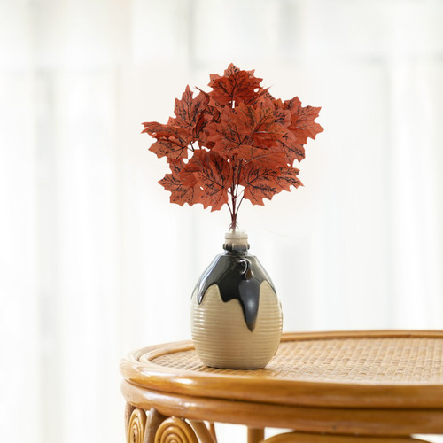 Simulación De Hojas De Arce Rojo Para Decoración De Patio In