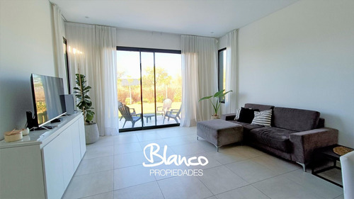 Casa En Venta En Puertos Del Lago, Barrio Vistas, Escobar, Gba Zona Norte