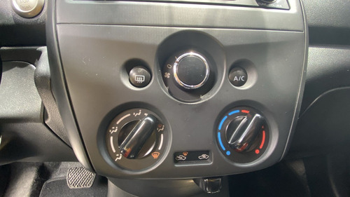 Imagen 15 de 18 de Nissan Versa Advance 2016