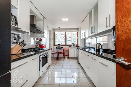 Departamento En Venta De 3 Dorm. Más Servicios En Las Condes