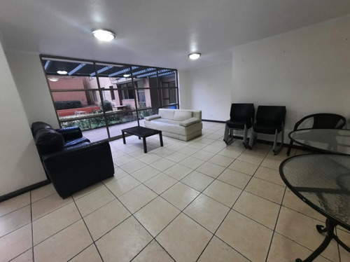 Departamento Con Patio A Dos Cuadras De Metro, Independencia
