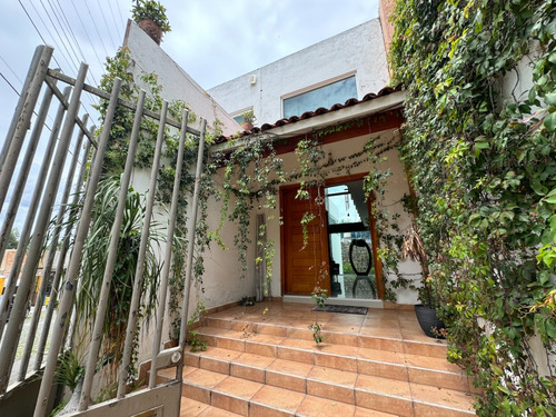Residencia En Venta Con Alberca En Zapopan