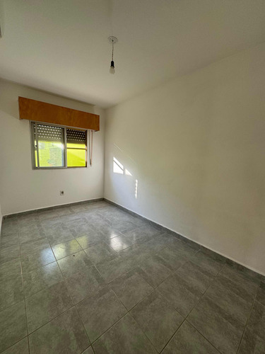 Se Vende Casa - 3 Dormitorios + Consultorio + Apartamento