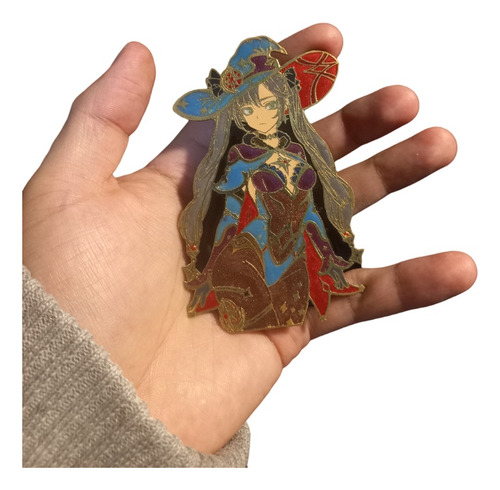 Broche Pin Prendedor Genshin Impact Mona Deluxe Anime Manga