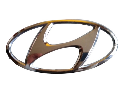 Insignia Hyundai, Plastico