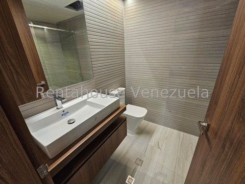 Apartamento Remodelado En Alquiler Las Mercedes 25-7336