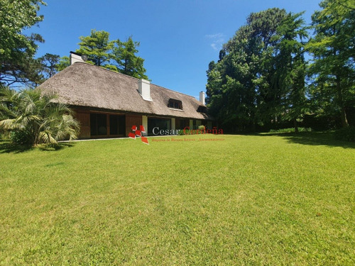 Casa Exclusiva En La Zona Del Golf.- Ref: 1540