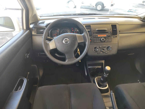 Imagen 11 de 14 de Nissan Tiida 2015 4p Sedán Sense L4/1.8 Man