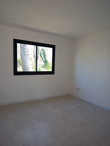 Venta Casa En Costa Del Este A Estrenar, Con Excelentes Detalles De Construcción, Calle Las Gardenias Nro. 1287, La Costa