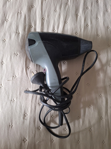 Secador De Pelo Braun Pequeño Y Liviano Negro