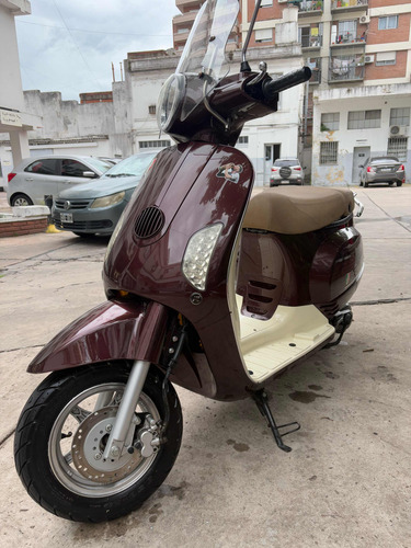Scooter Color Bordo