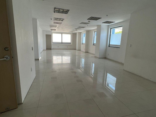 Renta De Oficina En Interlomas 82.25 M2