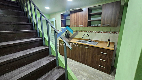 Qval Vende Espectacular Casa De 2 Pisos Con Recepción Comerc