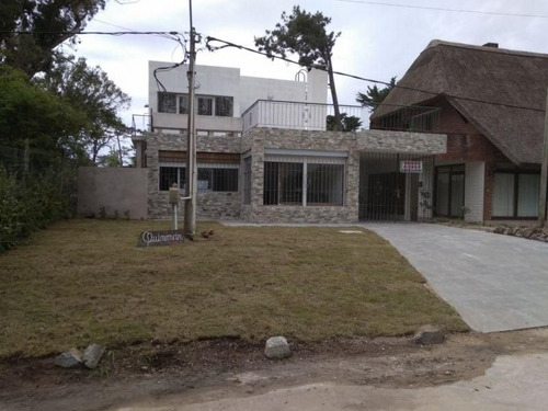 Casa En Venta De 3 Dormitorios En Playa Mansa