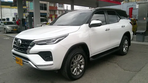 Toyota Fortuner 2.4 Diésel Srv 4X2