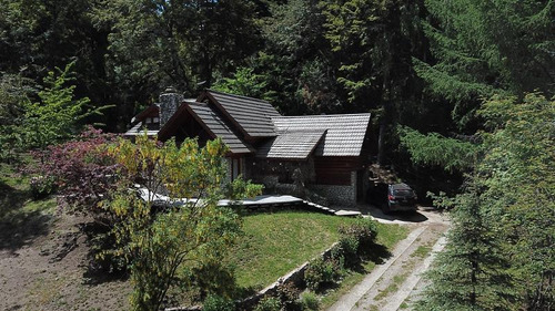 Casa De Estilo Rodeada De Un Entorno Natural, A Pocos Minutos Del Centro Y Las Bahias.