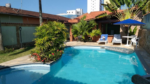 Imagem 2 de 30 de Casa 3 Qtos(2 Suítes), Sala De Estar/tv E Sala De Jantar, Área De Lazer Coberta C/churrasqueira, Forno Etc, Jardins. Edícula Com 2 Qtos Wc Cozinha, Piscina Ampla Em Curvas - Jardins $ 800.mil