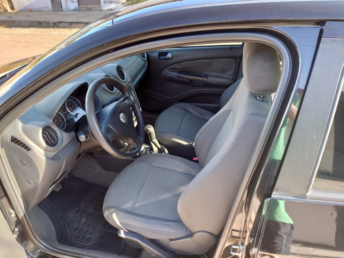 Volkswagen Voyage Confortline 1.6 Preto Completo