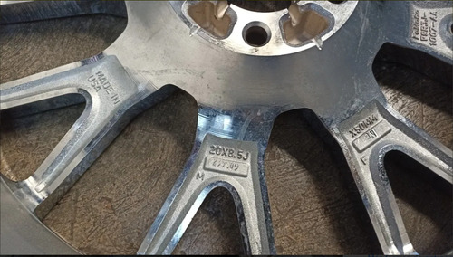 Rin 20 Ford Mustang 2005 2006 2008 2010 2011 2012 2014 Plateado (Usado)