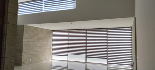 Residencia En Zona Exclusiva Coto Al Norponiente De La Ciudad De Aguascalientes De Un Nivel Y 4 Recamaras Canchas, Alberca Todas Las Amenidades En 610 Mts De Terreno Y 380 Mts De Construcción