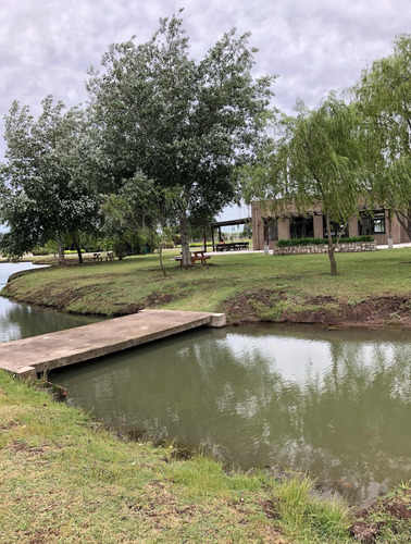 Lote En El Barrio Cruz Del Sur San Vicente.