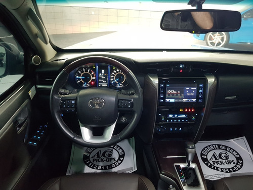 Imagem 5 de 20 de Toyota Hilux Sw4 2.8 Srx 4x4 7 Lugares Blindada 16/2016