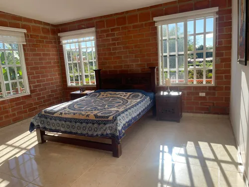 Venta Espectacular Casa Campestre, Precio De Oportunidad. A Puerta Cerrada. De Un Piso; Entre La Cumbre Y Pavas. Lote 1.000 Mtrs.